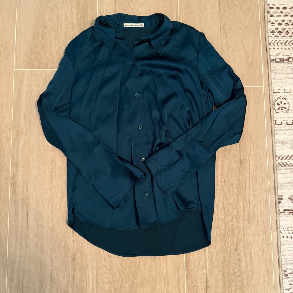 A&F satin long sleeve button up